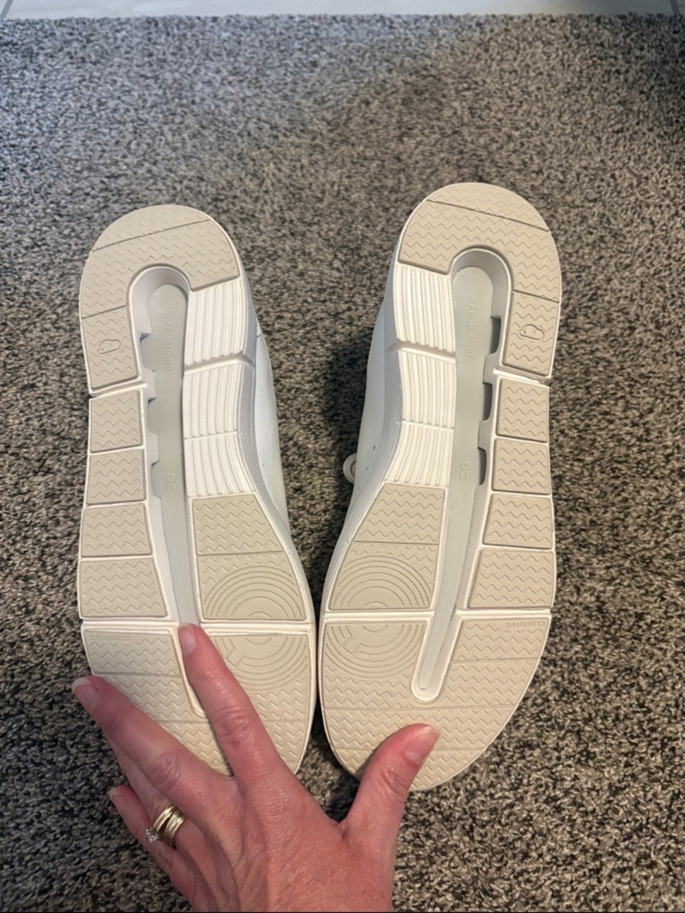 Women's On Cloud 7.5 White & Beige Casual Sneakers -NWOB - Picture 4 of 7